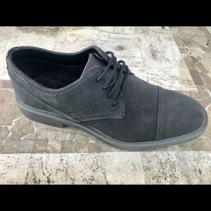 Calvin Klein Upton calf sued shoes✨